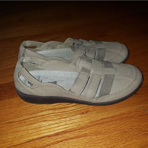 Clarks Cloudsteppers Slip-On flats - Picture 1 of 8